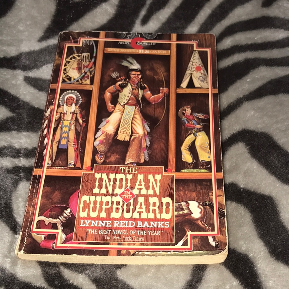 Avon books Indian in the Cupboard 1980 📚